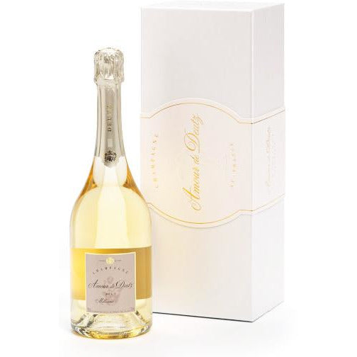 Deutz Amour de Deutz 2007 Champagne bottle with an elegant gift box, featuring a clear glass design and a refined gold label.