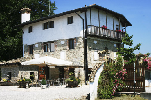 Domenico Fraccaroli winery, showcasing a rustic building with a charming outdoor seating area, in the Valpolicella region of Italy.